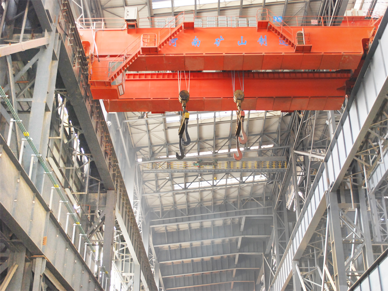 Double trolley bridge crane